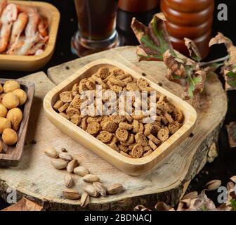Graubrot Cracker auf Teller Stockfoto