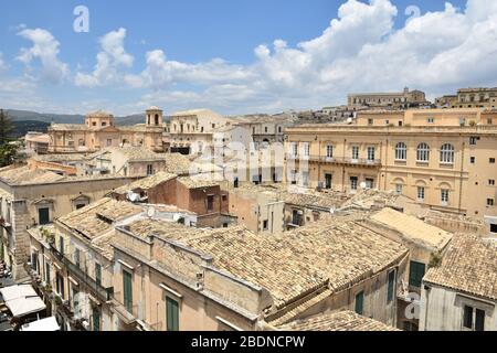 Panoramablick auf Noto, eine Stadt in Süditalien Stockfoto