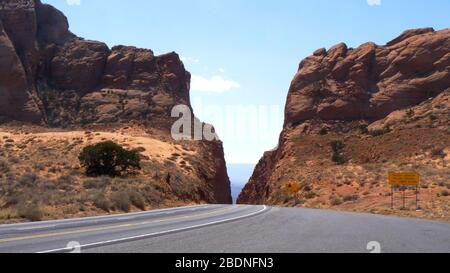 Malerische Straße am Glen Canyon in Utah - UTAH, USA - 20. MÄRZ 2019 Stockfoto