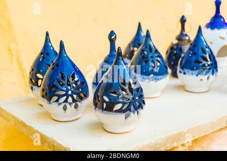 Wunderschöne handgemachte Keramik. Kunst / Handwerk Konzept. Stockfoto