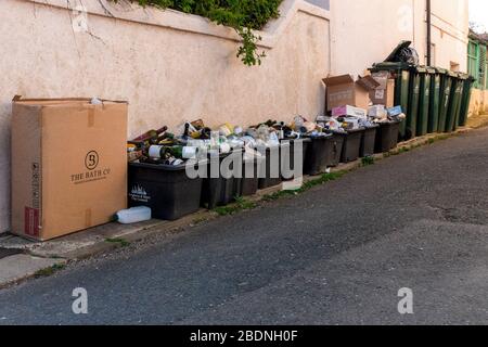 Recycling & Abfall Häufen Sich Während Der Coronavirus Pandemie, Brighton, England Stockfoto