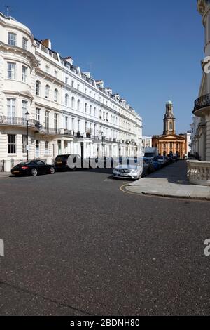 Blick auf Stanley Gardens zur St. Peter's Church, Notting Hill, London, Großbritannien Stockfoto