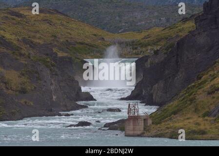 Salto Grande Wasserfall, Big Jump im Torres del Paine Nationalpark, Patagonien, Chile Stockfoto