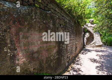 Bomarzo (Italien) - der berühmte Monsters Park ('Parco dei Mostris' auf italienisch), ein esoterischer Mittelaltergarten im Wald von Tuscia, mittelitalien Stockfoto