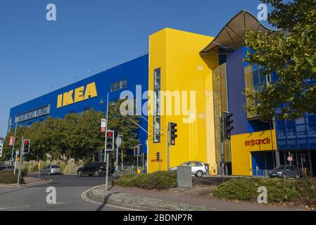 Das Äußere des Ikea Möbelhauses im West Quay Retail Park in Southampton, Hampshire, England, Großbritannien Stockfoto