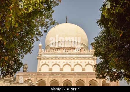 Das Grab von Sultan Quli Qutb Mulk wurde 1543 erbaut. Foto Von Seven Tombs Stock Stockfoto