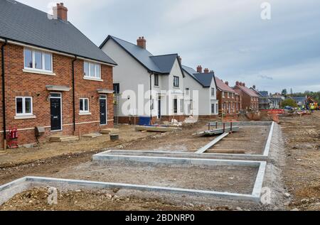 Neu erbautes Haus im North Stoneham Park, einer neuen Wohngemeinschaft mit zwei, drei, vier und fünf Schlafzimmern in Eastleigh, in der Nähe von Southampton Stockfoto