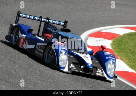 Imola, Italien 3. Juli 2011: Peugeot 908 HDI FAP 2011 LMP1 des Team Peugeot Sport Total mit Frank Montagny und Stephane Sarrazin in Aktion während Ra Stockfoto