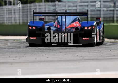 Imola, Italien 3. Juli 2011: Peugeot 908 HDI FAP 2011 LMP1 des Team Peugeot Sport Total mit Frank Montagny und Stephane Sarrazin in Aktion während Ra Stockfoto