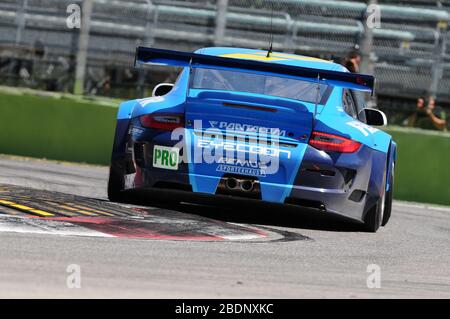 Imola, Italien 3. Juli 2011: Porsche 997 GT3 RSR GTE Pro vom Team Felbermayr Proton mit Richard Lietz und Marc lieb in Aktion. Stockfoto