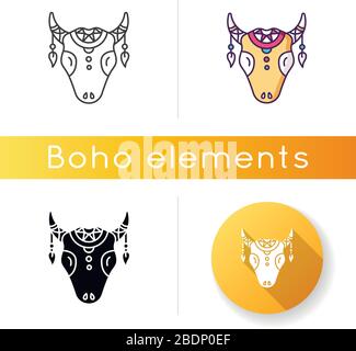 Tribal Cattle Head Icon. Kuhschädel mit Federn, indianisches Symbol im Boho-Stil. Wildtierkopf, stammmystisches Amulett. Linear schwarz und Stock Vektor