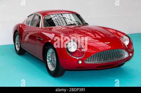 Dreiviertel Vorderansicht eines Aston Martin DB4 GT Zagato Continuation Model, ausgestellt auf der London Classic Car Show 2020 Stockfoto