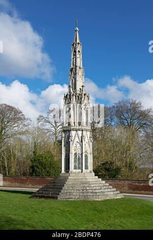 The Sledmere Cross, im Dorf Sledmere, East Yorkshire, England, Großbritannien Stockfoto