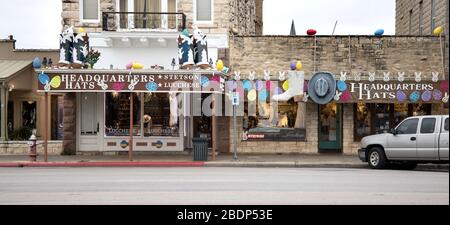 Hauptsitz Hutgeschäft in fredericksburg in der Hügellandschaft von texas Stockfoto