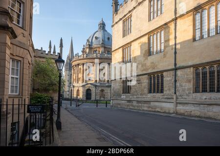 Die Bodleian Bibliothek mit Radcliffe Kamera und St. Marys Kirche Stockfoto