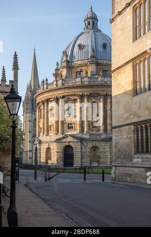 Die Bodleian Bibliothek mit Radcliffe Kamera und St. Marys Kirche Stockfoto