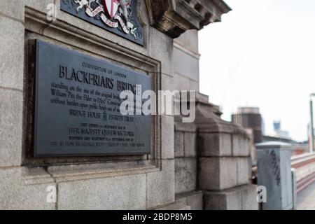 Blackfriars Bridge ist eine Straßen- und Fußgängerbrücke. Die heutige Brücke wurde am 6. November 1869 eröffnet. Es war von Waterloo Bridge vorangegangen. Stockfoto