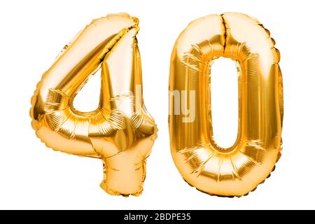 Nummer 40 vierzig aus goldenen aufblasbaren Ballons isoliert auf Weiß. Heliumballons, Goldfolienummern. Partydekoration, Jubiläumszeichen für Stockfoto