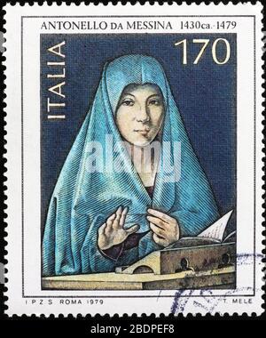 Die Jungfrau Annunciate von Antonello da Messina auf italienischer Briefmarke Stockfoto