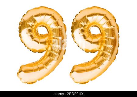 99 neunzig aus goldenen aufblasbaren Ballons, isoliert auf Weiß. Heliumballons, Goldfolienummern. Partydekoration, Jubiläumszeichen für Stockfoto