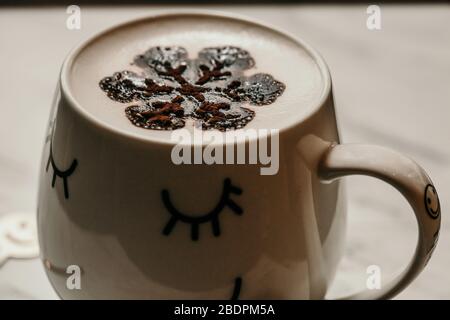 Eine Tasse heiße Schokolade Nahaufnahme Foto Stockfoto