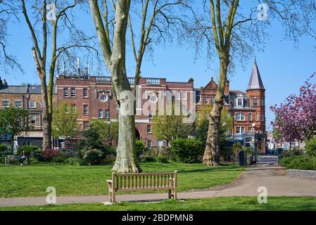 Die Ecke von Newington Green, in der Nähe von Islington, North London UK, im Frühling Stockfoto