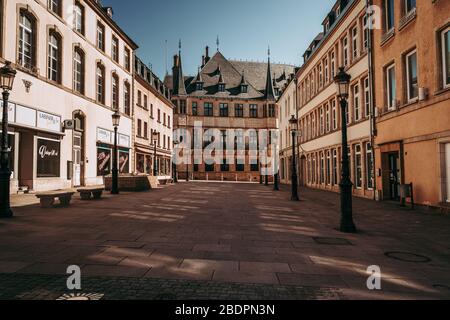 LUXEMBURG STADT / APRIL 2020: Leere Innenstadt in Zeiten von Coronavirus globaler Notlage Stockfoto