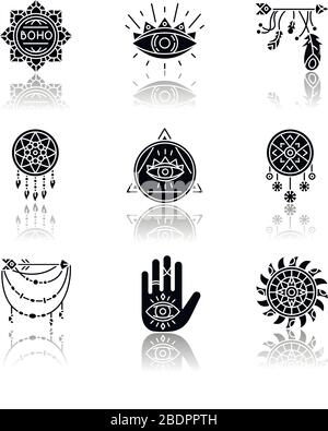 Magisches Zubehör im boho-Stil, schwarze Glyph-Symbole im Schlagschatten. Prophezeiung und Okkultismus Amulette. Dreamcatcher, die alle Augentalismane sehen. Isoliert Stock Vektor