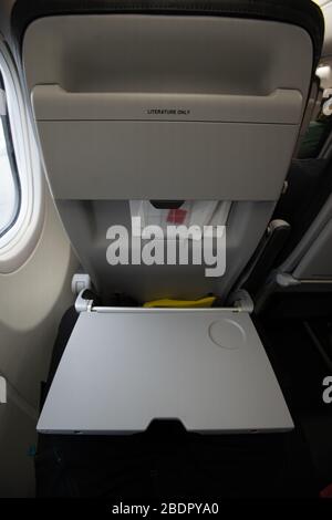 Tablett in einem Flugzeug nichts auf dem Tablett leer Stockfoto