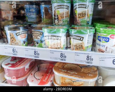 Milch- und Milchprodukte-freies Eis in einem Supermarkt Stockfoto