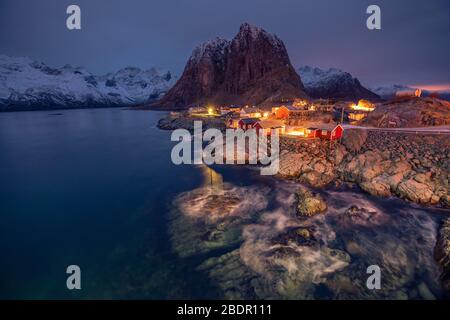 Hamnoy Fischerdorf im Winter auf Lofoten Island, Norwegen Stockfoto