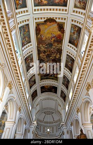 Das Innere der Basilika von Maria Santissima del Soccorso oder Mutter Kirche oder Matrix ist der Hauptort der katholischen Anbetung September 22 2019 Sciacca S Stockfoto