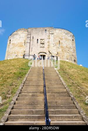 Cliffords Tower, York, Yorkshire, England. GROSSBRITANNIEN Stockfoto