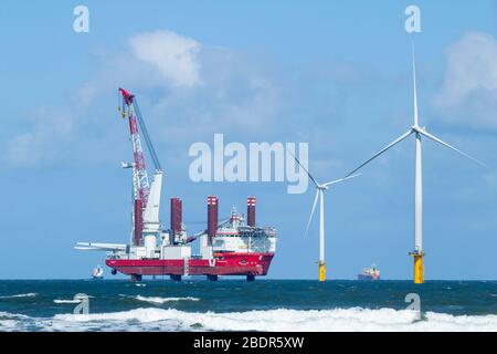 Jack Up Rig, MPI Abenteuer, Installation von Offshore-Windkraftanlagen in Redcar, Nord-Ost-England, UK Stockfoto