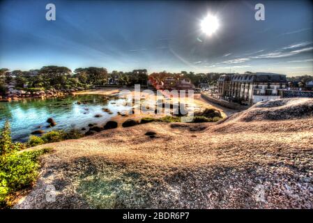 Dorf Plouhmanac’h, Frankreich. Künstlerische Sicht auf Ploumanac'h's Plage Saint-Guirec. Stockfoto