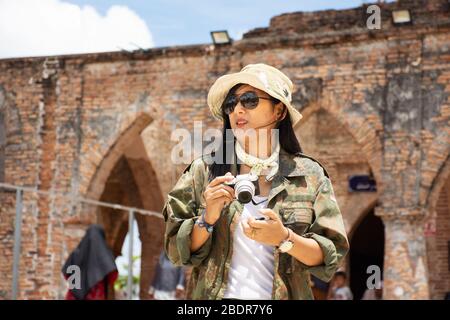 PATTANI, THAILAND - August 16 : Reisende thai Frauen reisen zu Besuch und Respekt Gebet zu Allah in Krue SE Moschee oder Masjid Kerisek in Tanyong Luloon d Stockfoto