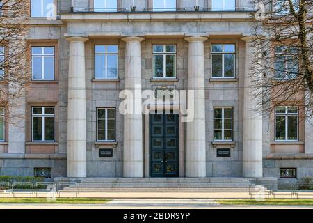 Regierungsgebäude außerhalb des Ministerrates oder Latvijas Republicas Ministru kabinets und Staatskanzlei oder Valsts Kancelarija mit L Stockfoto