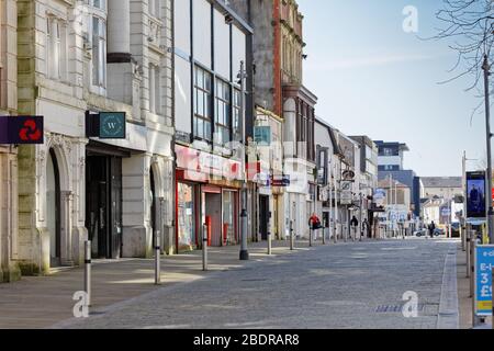 Im Bild: Die Oxford Street, das Haupteinkaufsviertel im Stadtzentrum, ist in Swansea, Wales, Großbritannien, leer. Sonntag, 22. März 2020 Re: Covid-19 Stockfoto