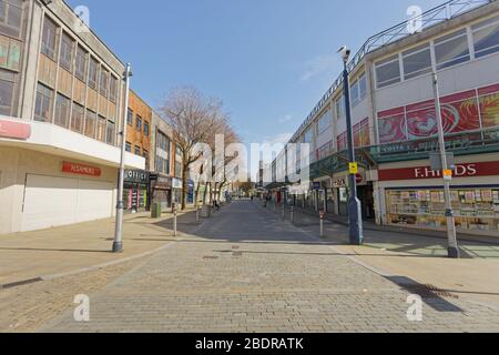 Im Bild: Die Oxford Street, das Haupteinkaufsviertel im Stadtzentrum, ist in Swansea, Wales, Großbritannien, leer. Sonntag, 22. März 2020 Re: Covid-19 Stockfoto