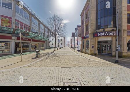 Im Bild: Die Oxford Street, das Haupteinkaufsviertel im Stadtzentrum, ist in Swansea, Wales, Großbritannien, leer. Sonntag, 22. März 2020 Re: Covid-19 Stockfoto