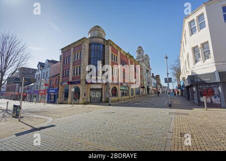 Im Bild: Die Oxford Street, das Haupteinkaufsviertel im Stadtzentrum, ist in Swansea, Wales, Großbritannien, leer. Sonntag, 22. März 2020 Re: Covid-19 Stockfoto