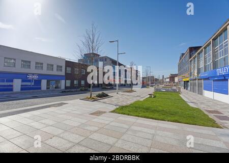 Im Bild: Die Kingsway, eine der verkehrsreichsten Hauptstraßen, ist in Swansea, Wales, Großbritannien, menschenleer. Sonntag 22 März 2020 Re: Covid-19 Coronavirus Pandemie, U Stockfoto