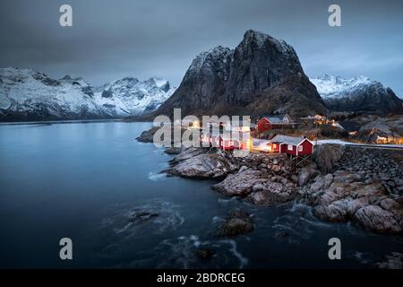Hamnoy Fischerdorf im Winter auf Lofoten Island, Norwegen Stockfoto
