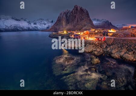 Hamnoy Fischerdorf im Winter auf Lofoten Island, Norwegen Stockfoto