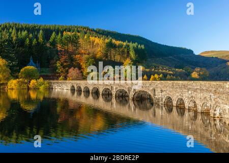 Carreg DDU Viaduct and Reservoir, Elan Valley, Powys, Mid Wales, Großbritannien Stockfoto