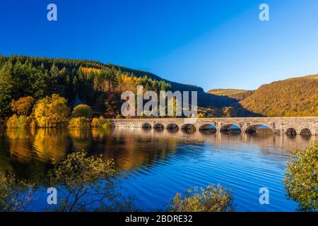 Carreg DDU Viaduct and Reservoir, Elan Valley, Powys, Mid Wales, Großbritannien Stockfoto