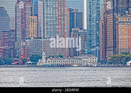 Manhattan Island von der Staten Island Ferry, New York Stockfoto