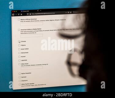 Eine Frau schließt den Census 2020 auf ihrem Computer am Dienstag, 31. März 2020 ab. Die Volkszählung ist eine Zählung aller Menschen, die in den Vereinigten Staaten leben, Bürger und Nichtbürger. Per Gesetz wird es alle 10 Jahre durchgeführt, und die Informationen werden verwendet, um Kongresswahlkreise umzuteilen und die Verteilung von Regierungsmitteln zu beeinflussen. (© Richard B. Levine) Stockfoto