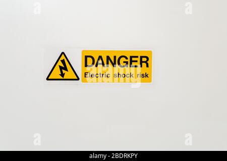 Warnschild „Gefahr Durch Elektrischen Schlag“ Stockfoto