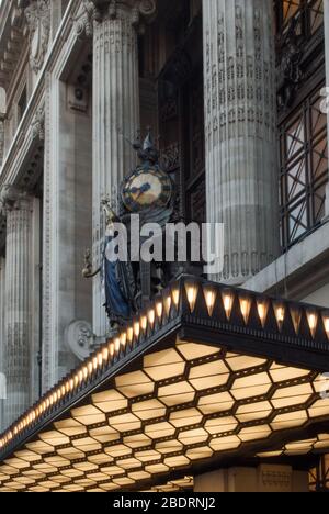 The Queen of Time West End Selfridges Department Store, 400 Oxford St, London W1A 1AB von Daniel Burnham für Harry Gordon Selfridge Gilbert Bayes Stockfoto